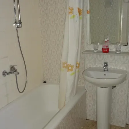 Carlos I 2* Τορρεμολίνος